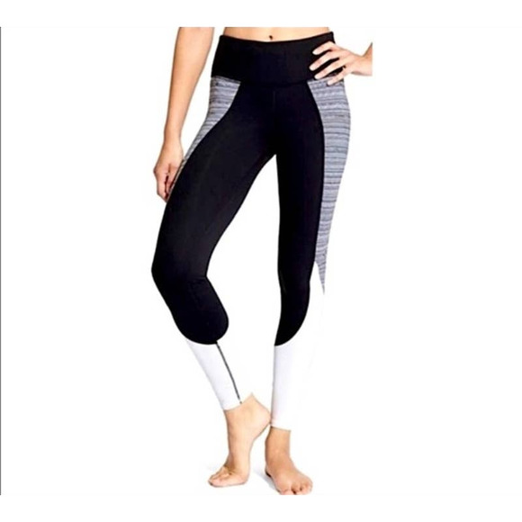 3/$20 Athleta Chanturanga 7/8 Jacquard Black & White Colorblock Leggings XS - Picture 1 of 10